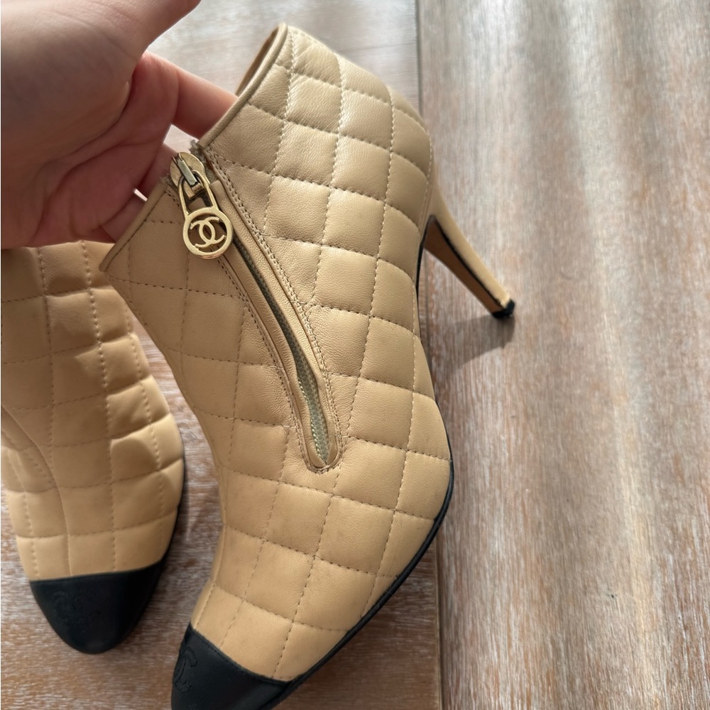 Chanel Quilted Tan and Black Women's Shoes - Picture 8 of 10